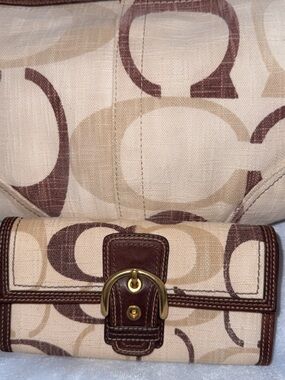 Carly coach wallet SOLD 🚨